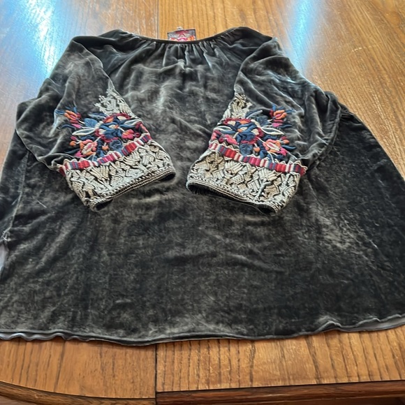 Johnny Was Velvet And Silk Heavily Embroidered Top With Tie At Neck Size L - Picture 7 of 11